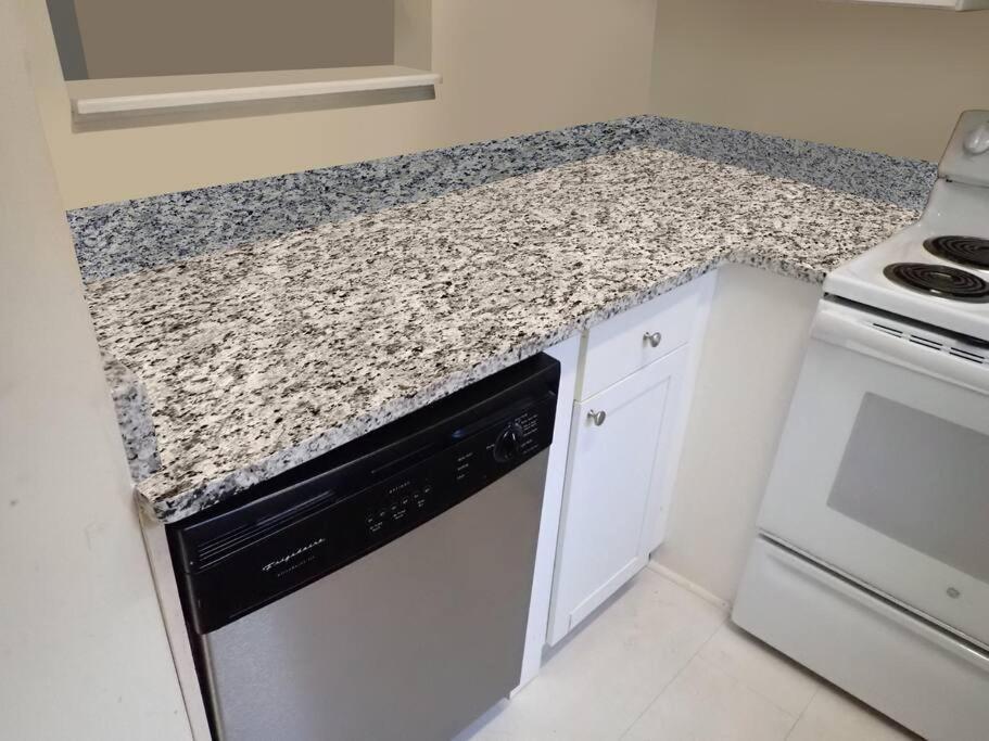 Bright And Cozy 1-Br Condo, Wifi 威尔明顿 外观 照片